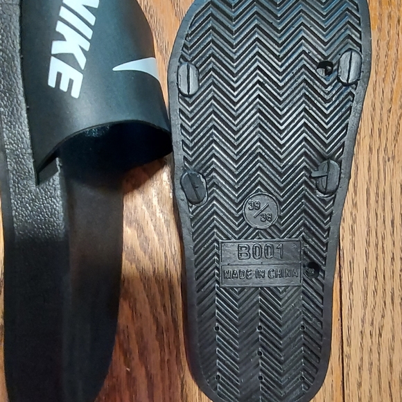 Nike Sandal Black Slides - Picture 2 of 3